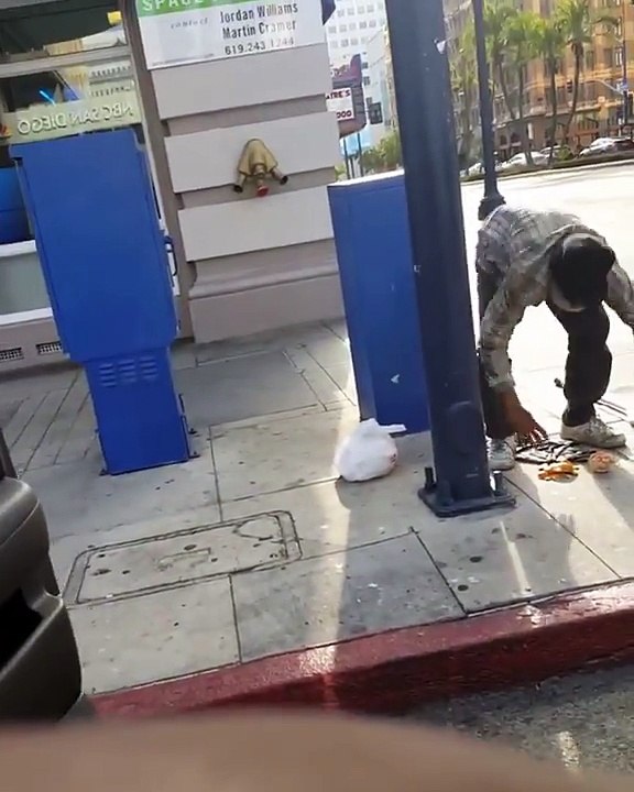 DMX Stops To Help Homeless Man
