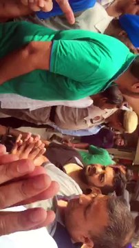 Radical hindus removed turban of sikh and then apologized