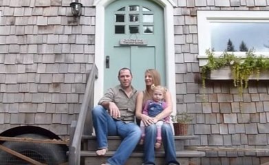 Izbaceni na ulicu sa bebom, ostao im samo stari autobus. Ono sto su uradili svima je zaustavilo dah