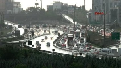 Aniden Bastıran Yağmur Hayatı Olumsuz Etkiledi 2