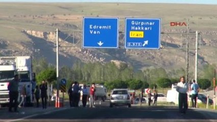 Van Gevaş'ta Polis Aracına Bombalı Tuzak 6 Yaralı