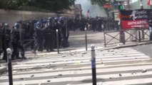 Paris'te Polis Eylemcilere Biber Gazı ve Tazyikli Su ile Müdahale Etti