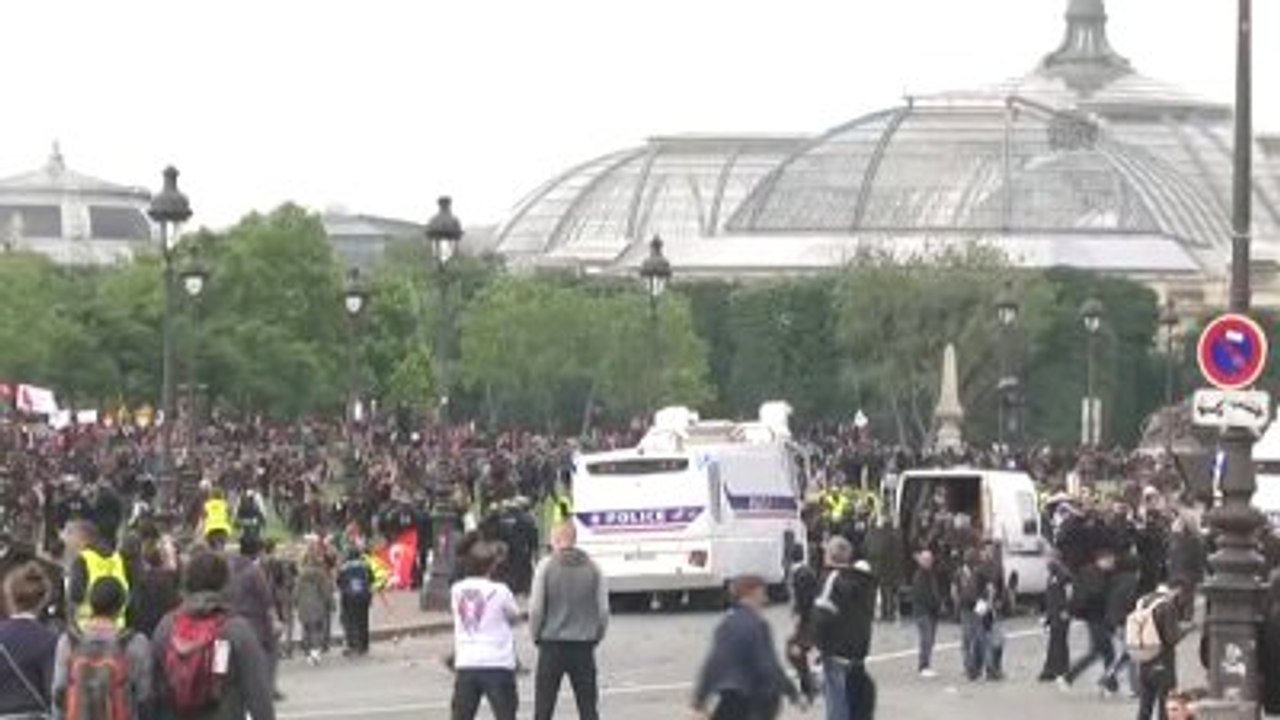 Fransa'da, Polis Müdahalesinin Ardından Göstericiler Dağıldı