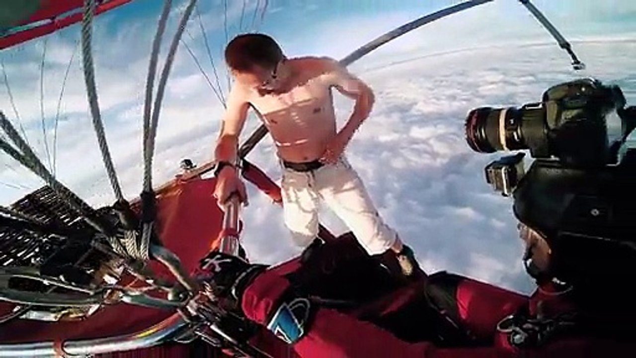 دیکھئے اس شخص نے بنا پیراشوٹ کے سکائڈائیونگ کرکے سب کو حیران کردیا، اس وائرل ویڈیو کو اب تک 60 لاکھ لوگ دیکھ چکے ہیں