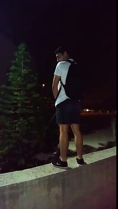 Pepe meando en un muro a 5 metros!!
