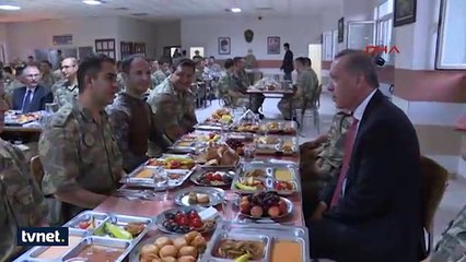 Erdoğan askerlerle iftar yaptı