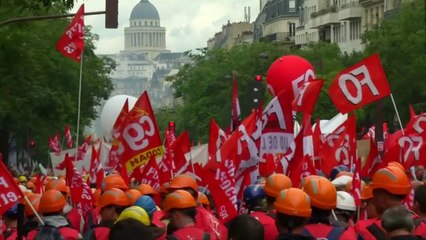 Descargar video: Francë, protesta të dhunshme kundër ligjit të punësimit - Top Channel Albania - News - Lajme