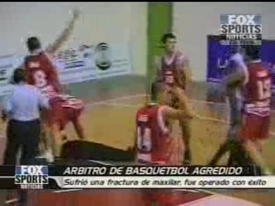 NBA street fights Basketball Player Knocks out Referee Vidéo