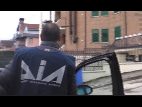 Napoli - Camorra, sequestrati beni per 10 milioni ai fratelli Candurro (14.06.16)