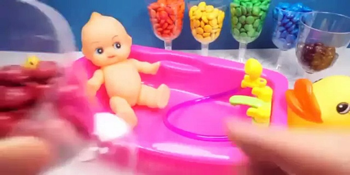 Learn Colors Baby Doll Bath Time M&M's Clay Slime Surprise Toys