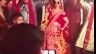 This is amazing - Indian Bride Dancing in her own wedding - Beautiful