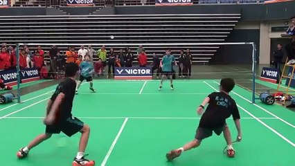 Super Badminton Kids!! Great Long Rally