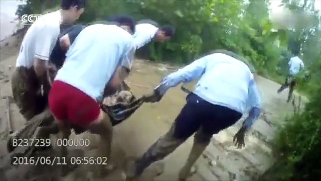 Stuck in the mud Old man rescued from riverbed