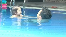 Antalya Bebekler Yüzerek Büyüyor