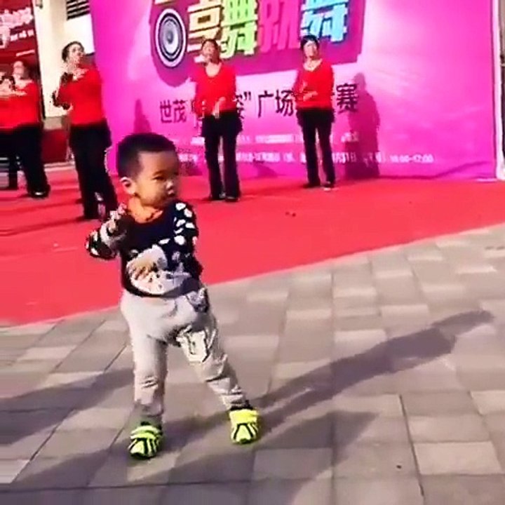 Meilleur danseur chinois.. Ce gamin connaît tous les pas !