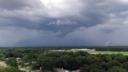 Foudre et éclairs filmés par un drone : impressionnant