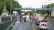 Accident à Bordeaux : un camion citerne se renverse sur la chaussée