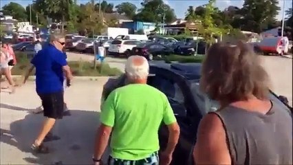 Homem parte vidro de BMW para salvar cão prestes a sufocar