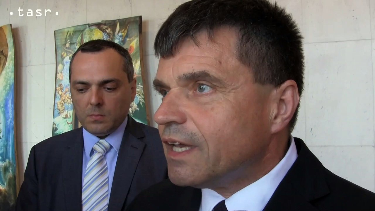 P.PLAVČAN: Navrhujeme zvýšiť platy učiteľom o 6 percent, schváliť to musí parlament