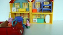 Pig George Da Familia Peppa Pig Muda Para Casa Mansao!!! Em Portugues Tototoykids