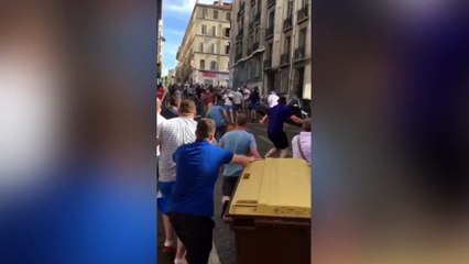 Русские фанаты гонят британских болельщиков