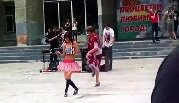 Смеялся до слёз! Бабуля показала молодым как надо танцевать. Бабуля против красотки