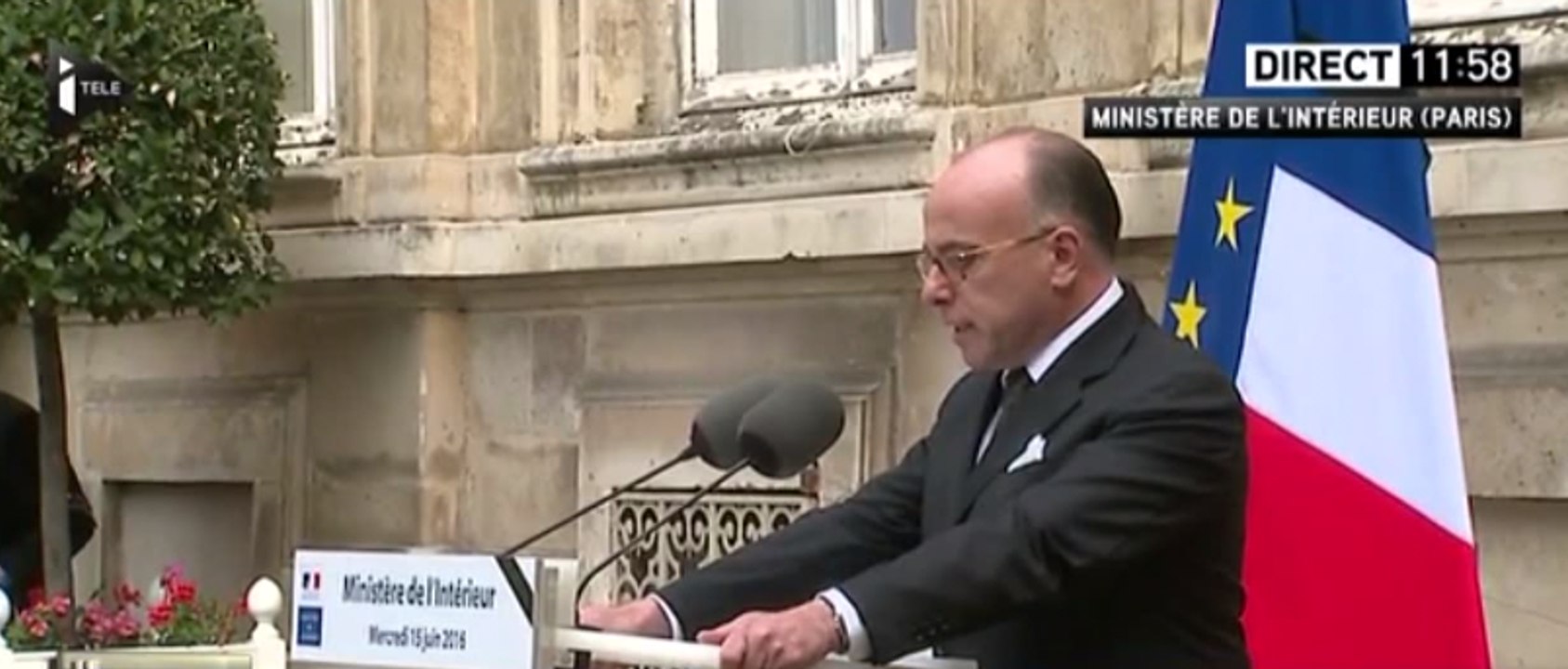 Cazeneuve rend hommage aux policiers tués à Magnanville