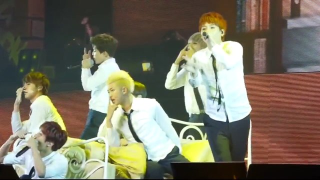 2014 BTS Live Trilogy EP.2(TRB)-Blanket Kick