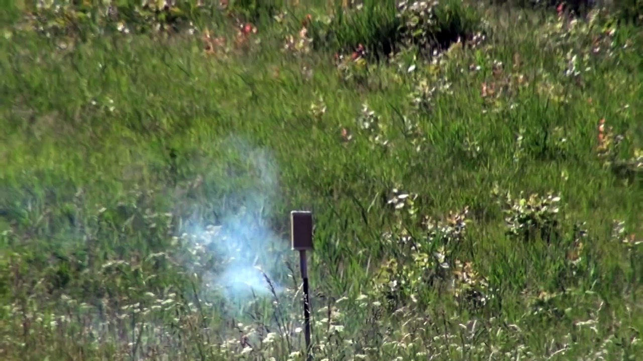 Sifflement d'une roquette faite maison avec 350g d'explosifs - Dingue