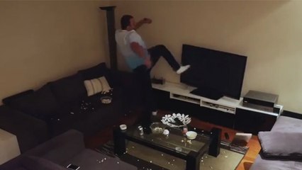 Une femme se venge en éteignant le match de foot de son mari