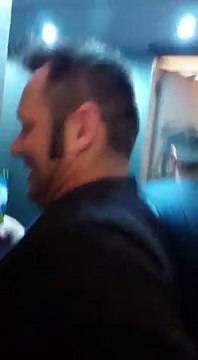 Deux supporters allemands découvrent la promiscuité des ascenseurs parisiens