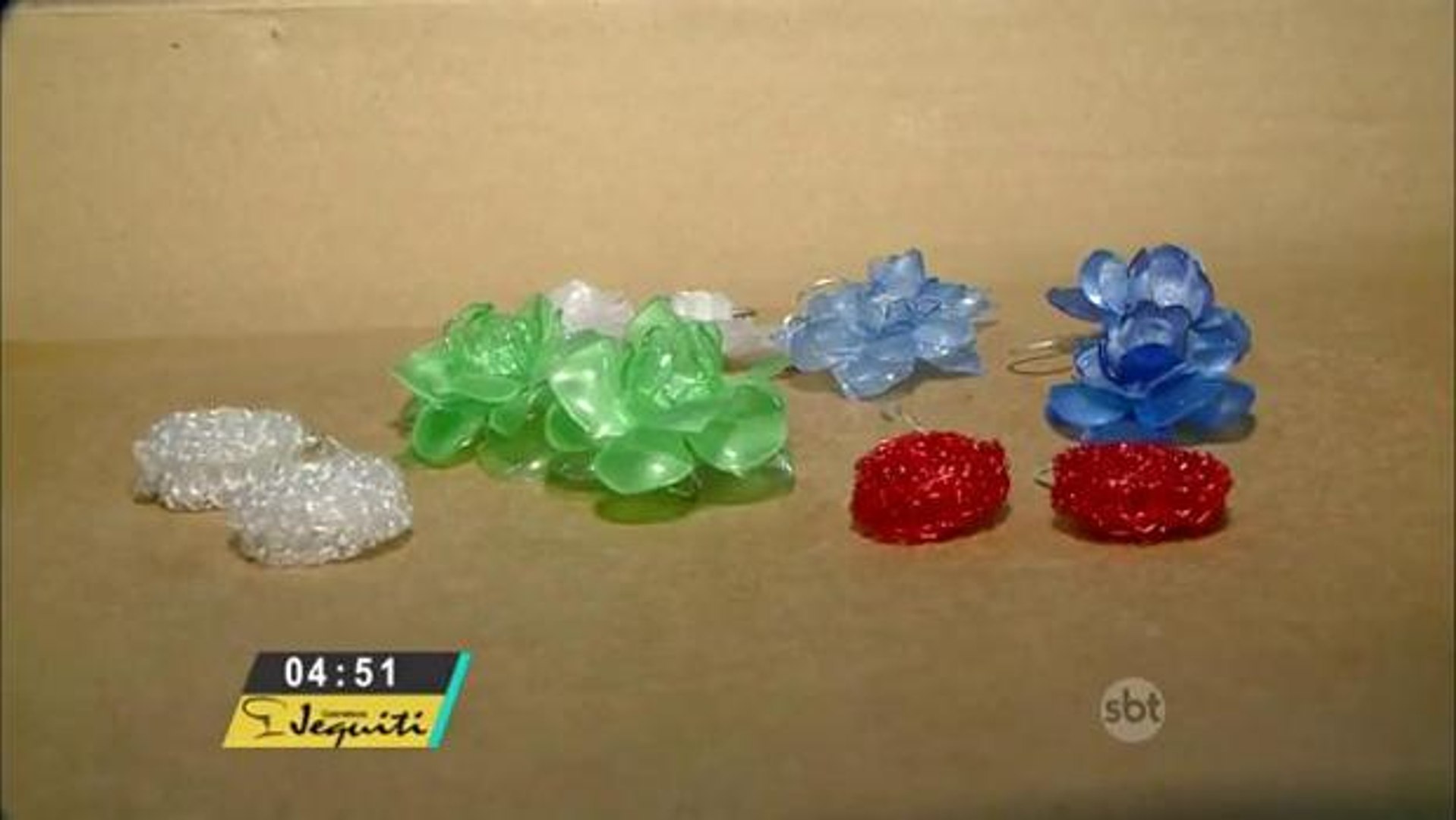 Cooperativa utiliza garrafas pet para produzir peças de decoração