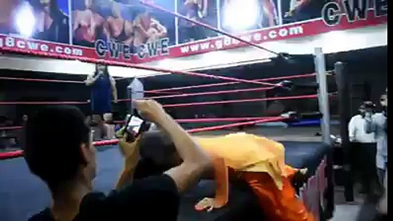 Punjabi Girl vs gori wrestler