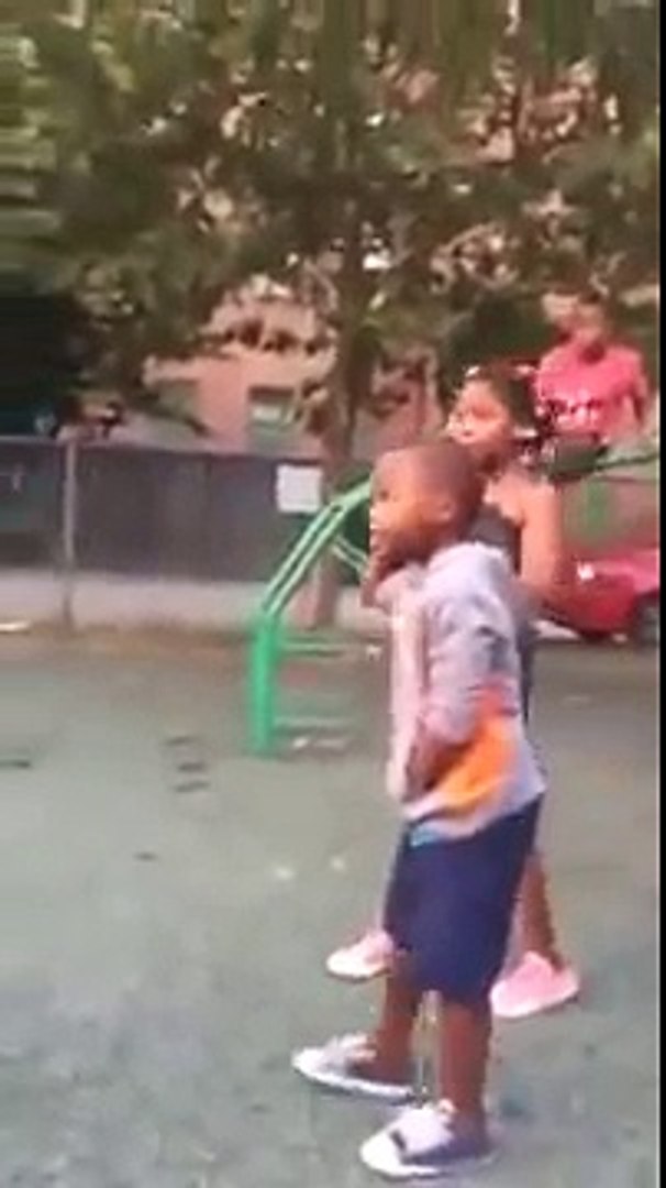 Two Funny Little Black Kids Fighting - video Dailymotion