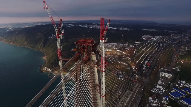 Istanbul : installation des haubans du pont Yavuz Sultan Selim