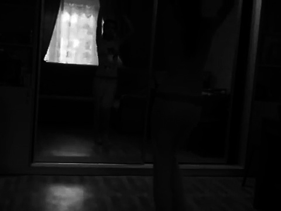 Девушка  танцует тектоник.mp4