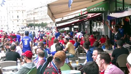 Marseille : ambiance sur le Vieux-Port avant France Albanie
