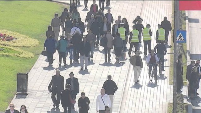 CROWFORD DEKLARON SE PROTESTAT E OPOZITES PO LARGOJNE INVESTITORET E HUAJ LAJM