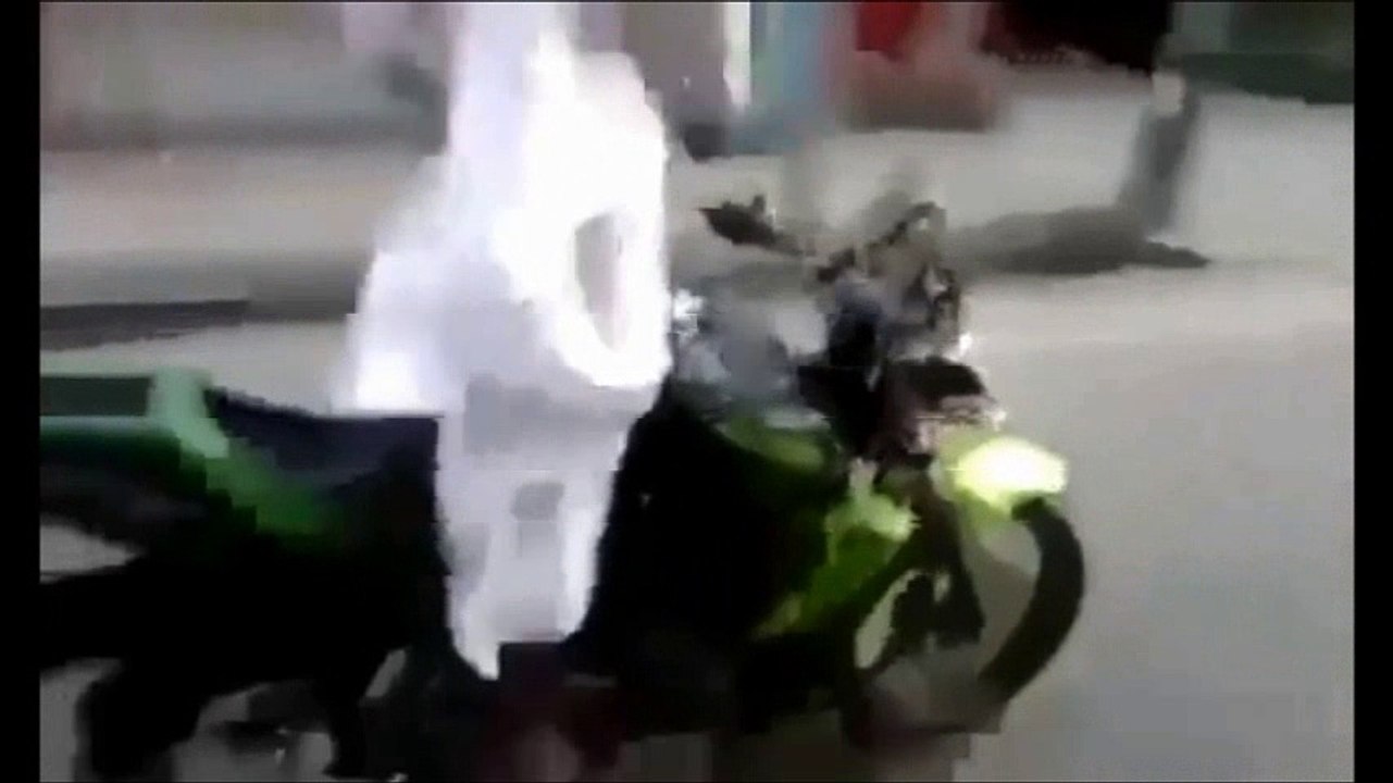 মুরব্বির এইটা কি করল । বাইক ব্যায়াম। না দেখলে চরম জিনিস মিস করবেন