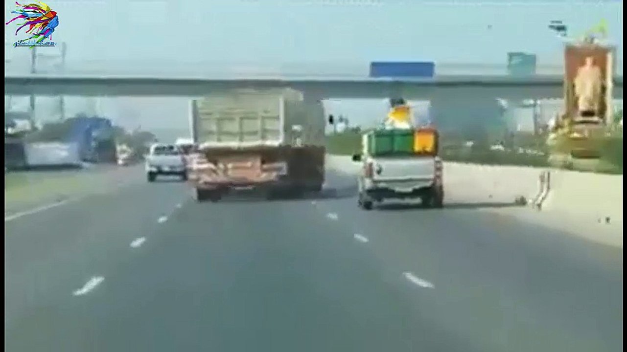 Kamyondan Mükemmel Bir Makas. Sonu Kötü.:((