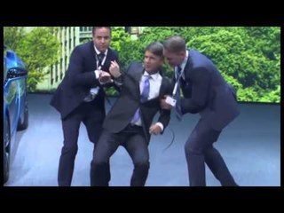 DREJTORI EKZEKUTIV I BMW RREZOHET NE SKENE, PO PREZANTONTE MODELET E REJA TE MAKINAVE LAJM