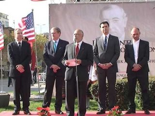 NDEROHET WILLSON PERUROHET NE TIRANE STATUJA E ISH PRESIDENTIT AMERIKAN LAJM
