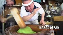 Pounding Mochi with the Fastest Mochi Maker in Japan 最速餅