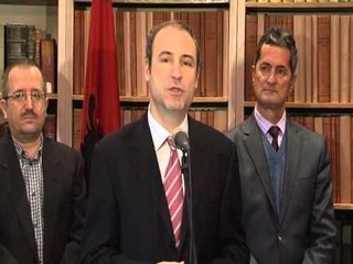 ÇMIMI “LUMO SKENDO” JEPET ÇMIMI I BIBLIOFILISE NE NDERIM TE MITHAT FRASHERIT LAJM