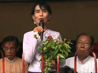 Télécharger la video: BIRMANIA FESTON NOBELISTJA AUNG SAN SUU KYI DEPUTETE NE PARLAMENT LAJM