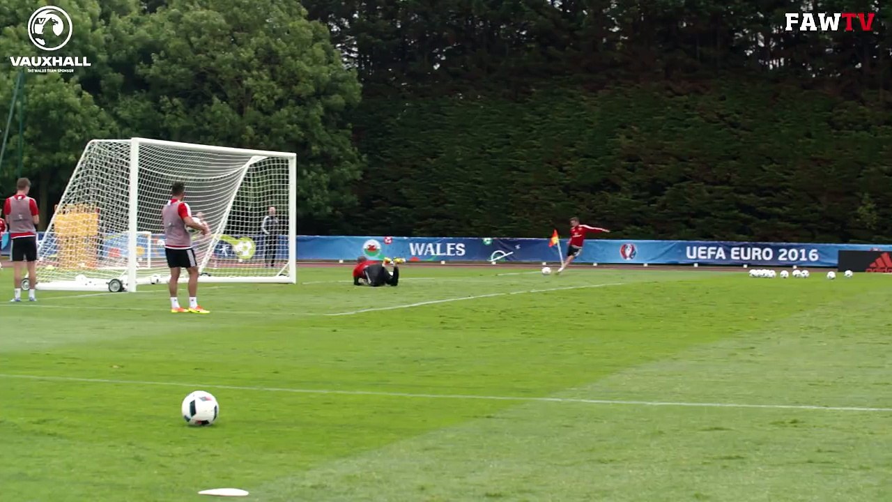 Gareth Bale INCREDIBLE GOAL at Wales training session today 15.06.2016