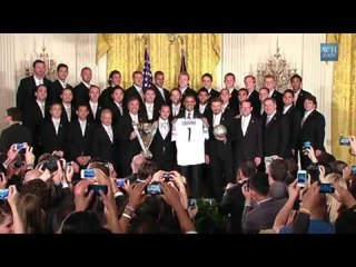 Скачать видео: OBAMA ME LA GALAXY PRESIDENTI PRET NE SHTEPINE E BARDHE KAMPIONET E SHBA LAJM