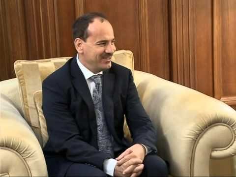 TAKIMET E ARVIZUT AMBASADORI I SHBA TAKON PRESIDENTIN REAGON EDI RAMA LAJM