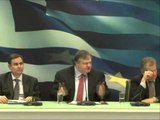 PAPANDREU NE RREZIK DY DEPUTETE DHE VENIZELOS VENE NE RREZIK QEVERINE LAJM