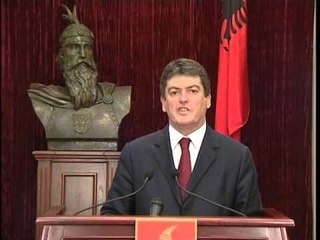 Télécharger la video: MESAZHI I PRESIDENTIT TE GJITHE SHQIPTARET DO TE DONIN TE ISHIN SOT NE LEZHE LAJM